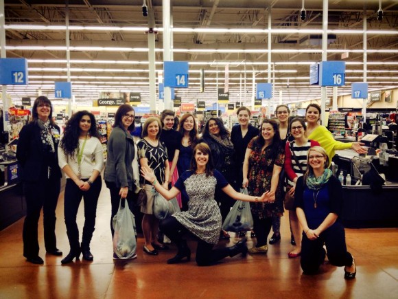 Les blogueuses et l'équipe de relations publiques de Walmart du Quartier Dix30