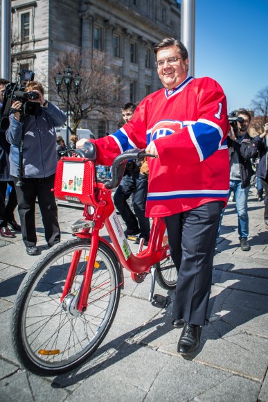 À tout seigneur, tout honneur ! Le maire Denis Coderre et «Le vélo de la ville de Montréal»
